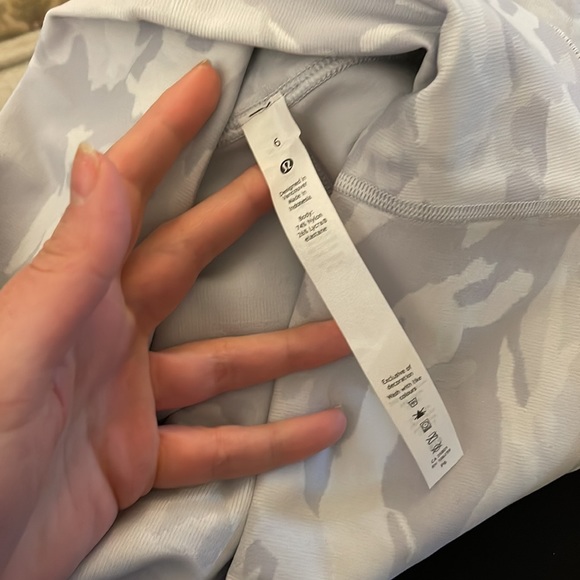 Lululemon White Camo Wunder Under HR Ribbed short 10” - Picture 6 of 6